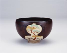 柿釉瓢抜色絵松竹梅茶碗
江戸時代（１７世紀）金閣寺蔵